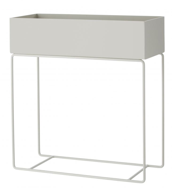 Helle Plant Box auf filigranem Metallgestell. Ideal als Pflanzgefäß oder zur Aufbewahrung.